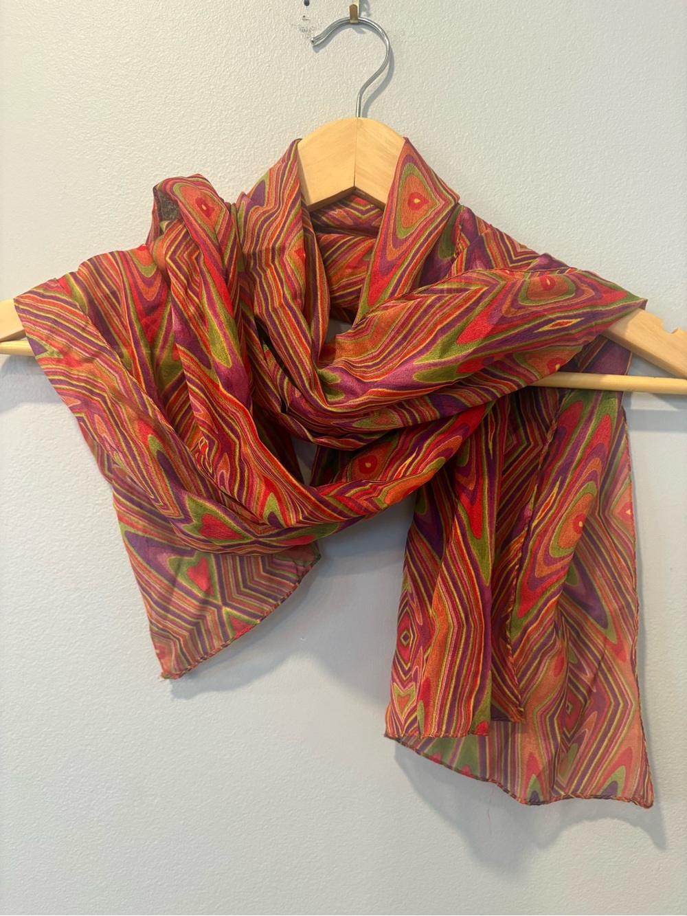 Bold Multicolor Geometric Lightweight Women's Scarf - Red & Green